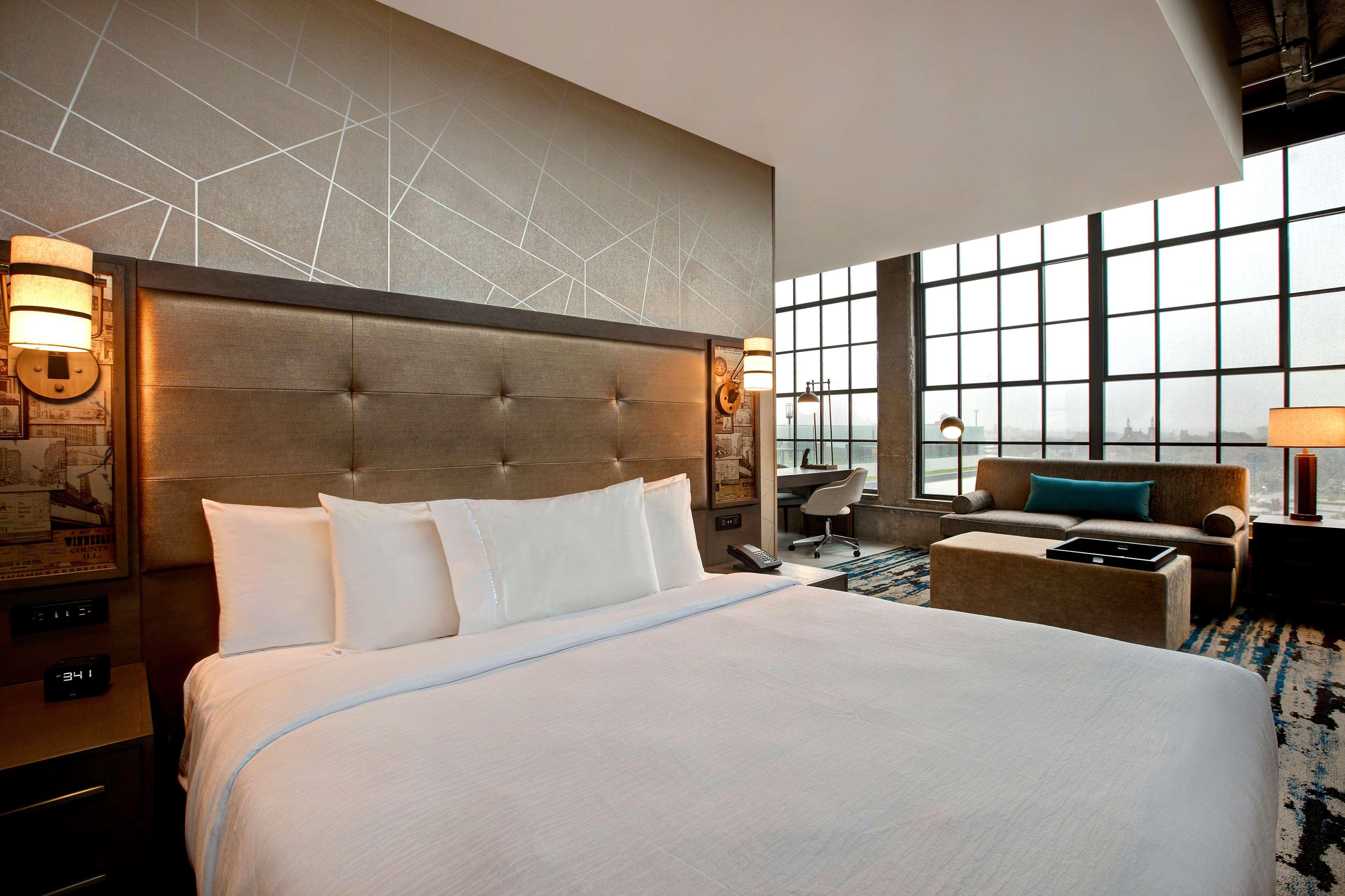 Embassy Suites By Hilton Rockford Riverfront Eksteriør bilde