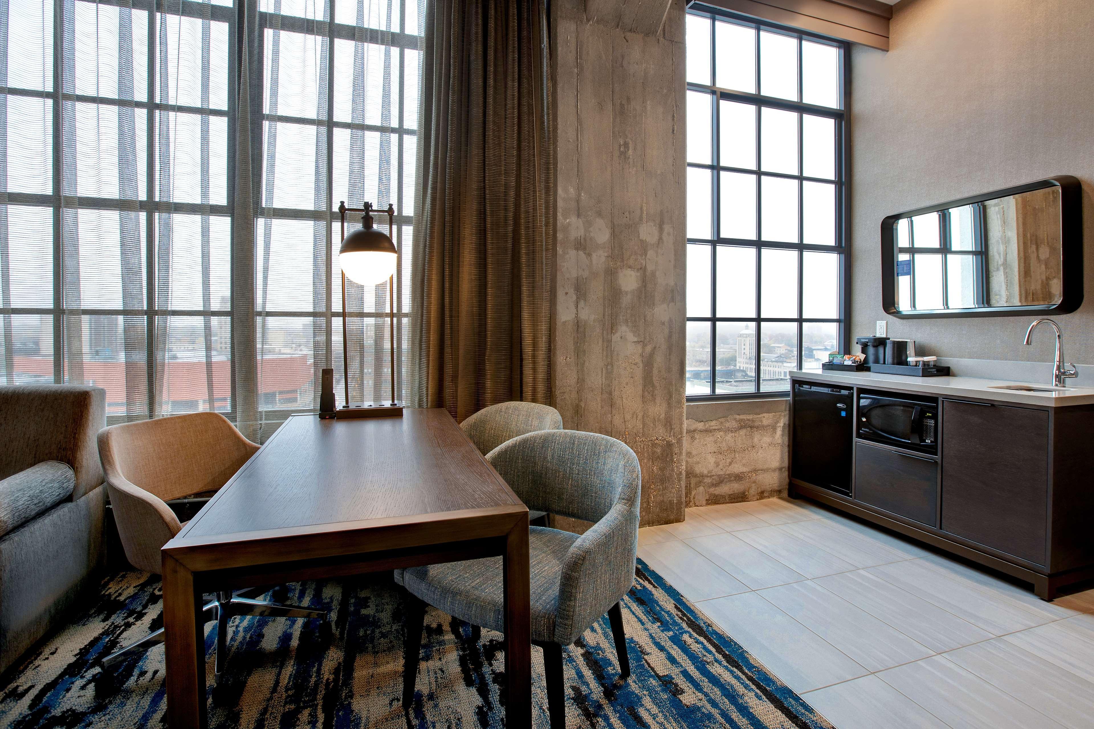Embassy Suites By Hilton Rockford Riverfront Eksteriør bilde