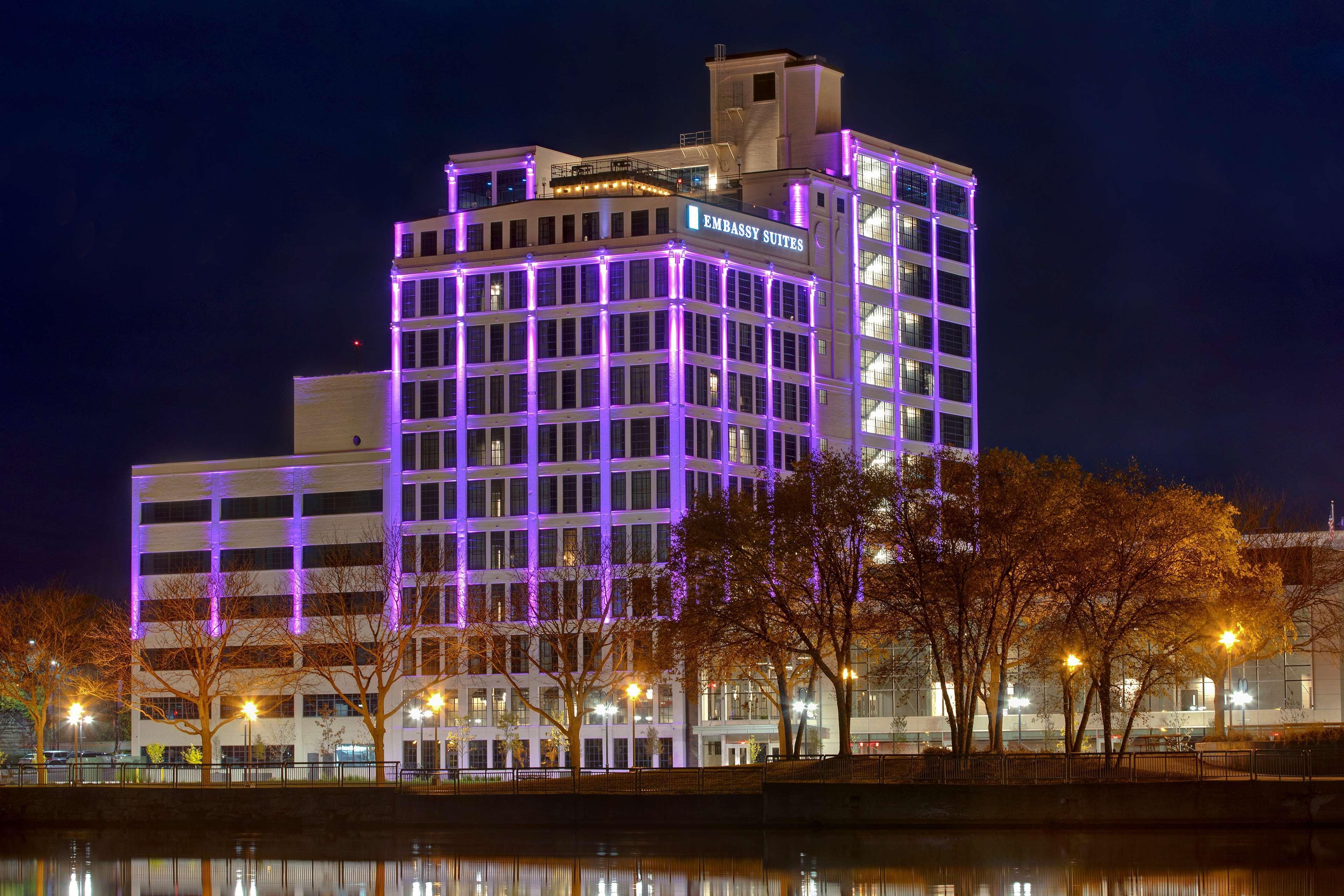 Embassy Suites By Hilton Rockford Riverfront Eksteriør bilde