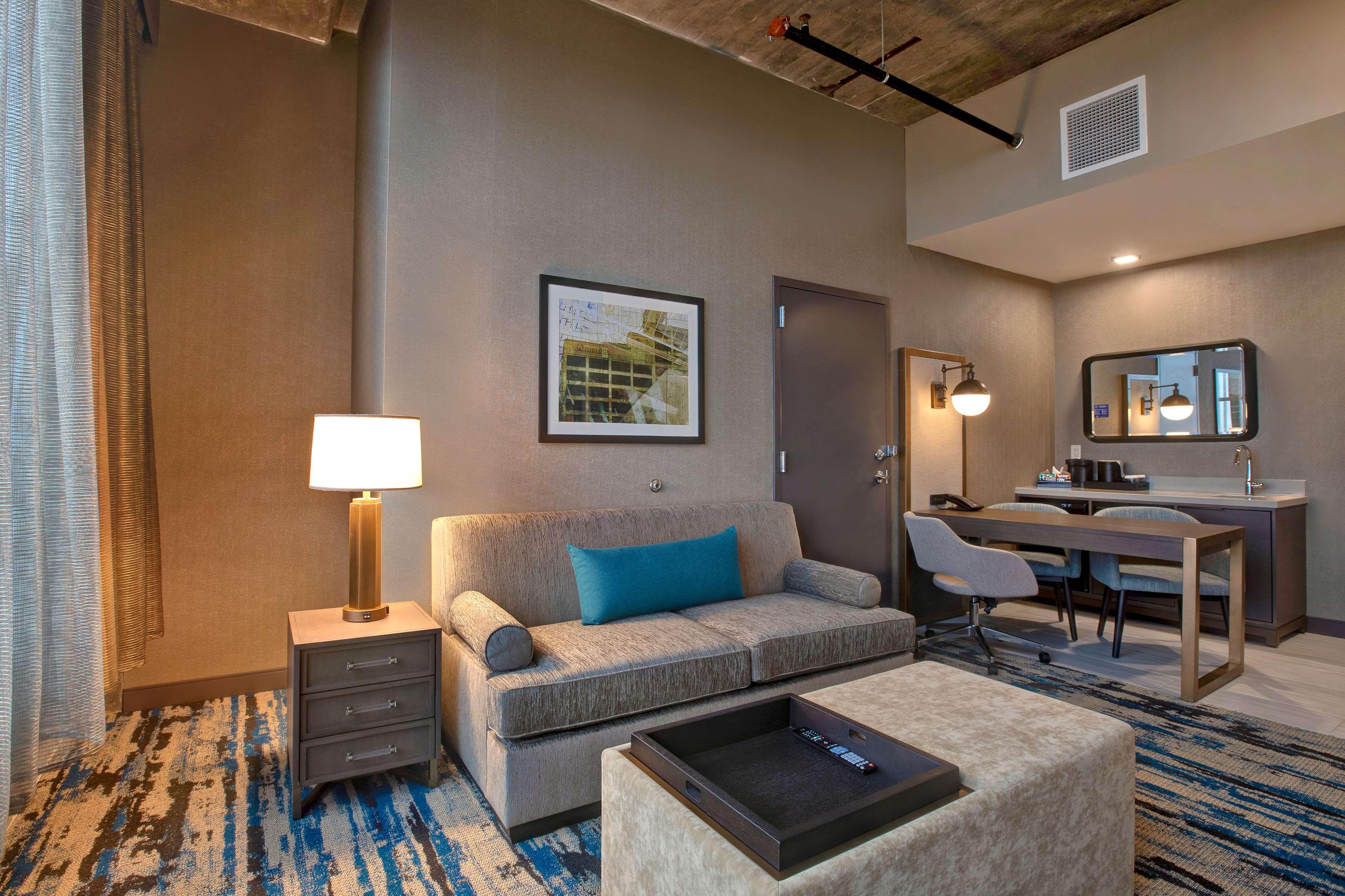 Embassy Suites By Hilton Rockford Riverfront Eksteriør bilde