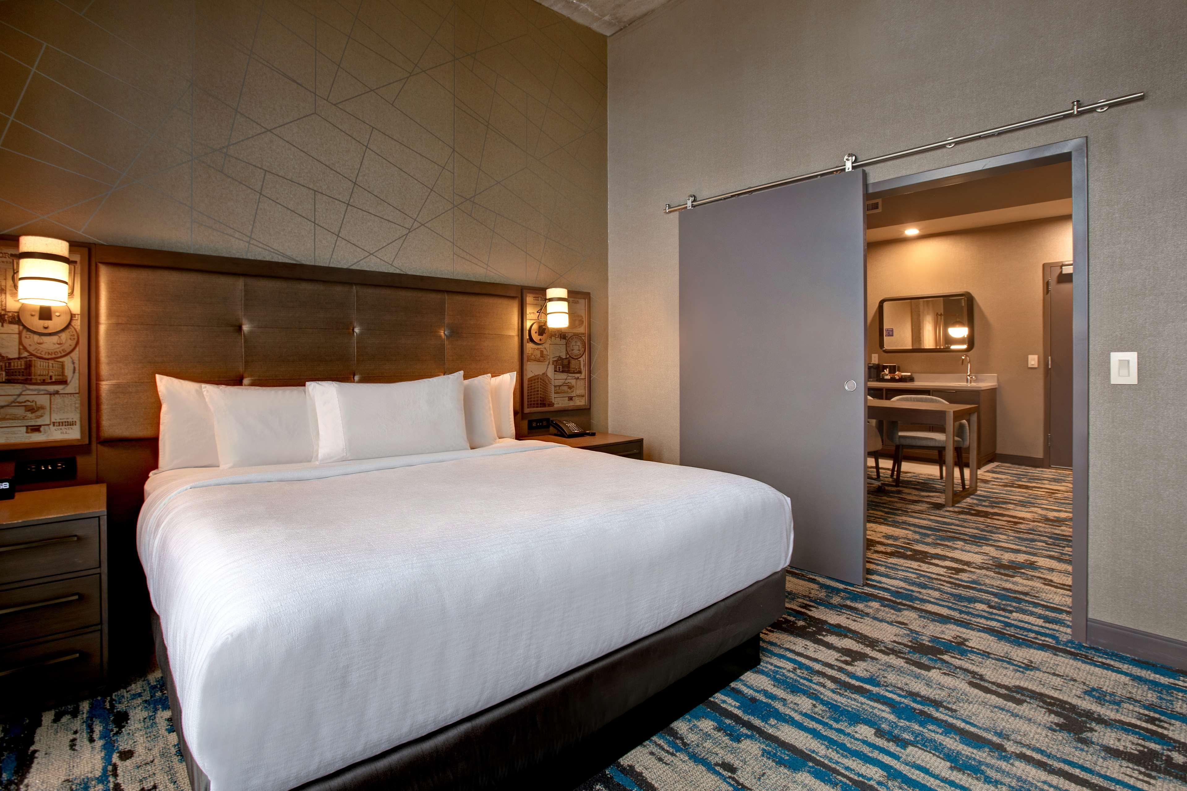 Embassy Suites By Hilton Rockford Riverfront Eksteriør bilde