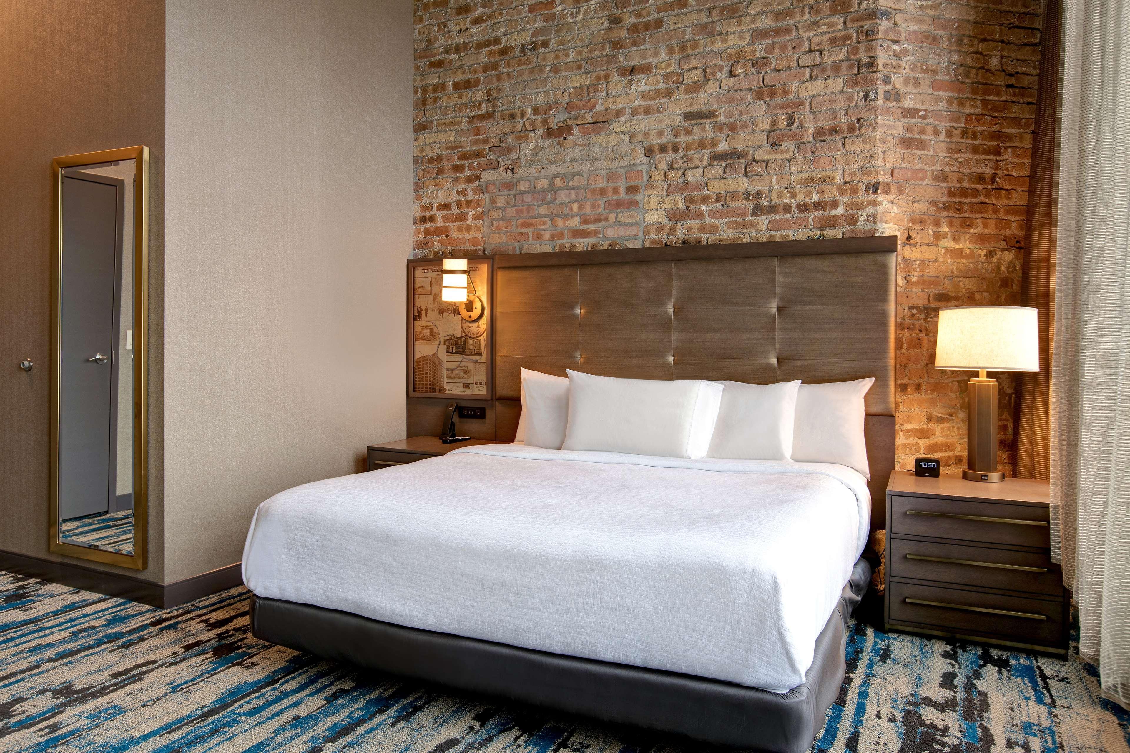 Embassy Suites By Hilton Rockford Riverfront Eksteriør bilde