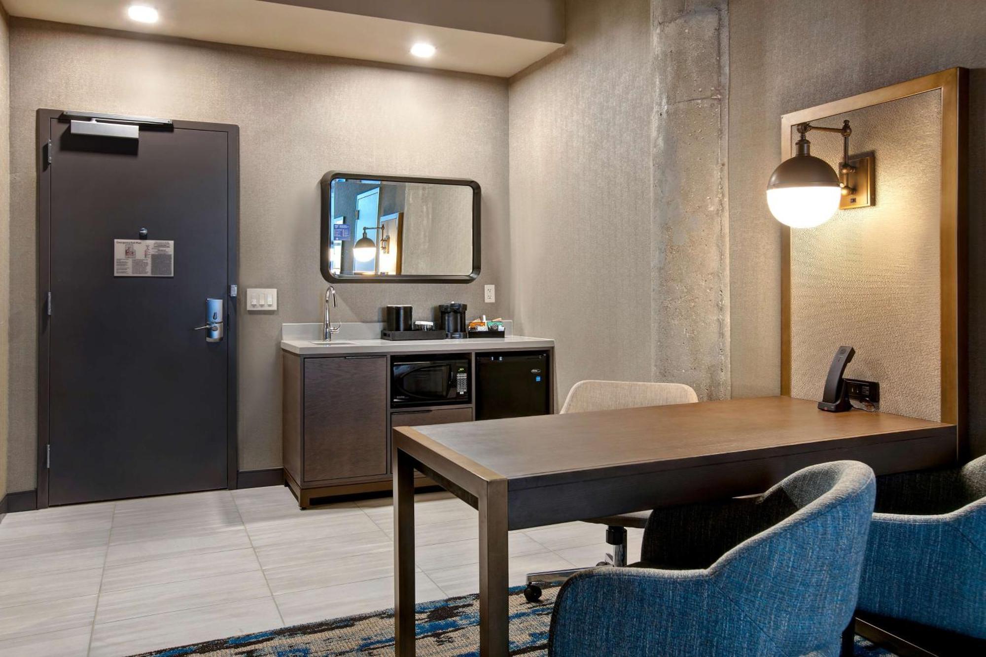 Embassy Suites By Hilton Rockford Riverfront Eksteriør bilde