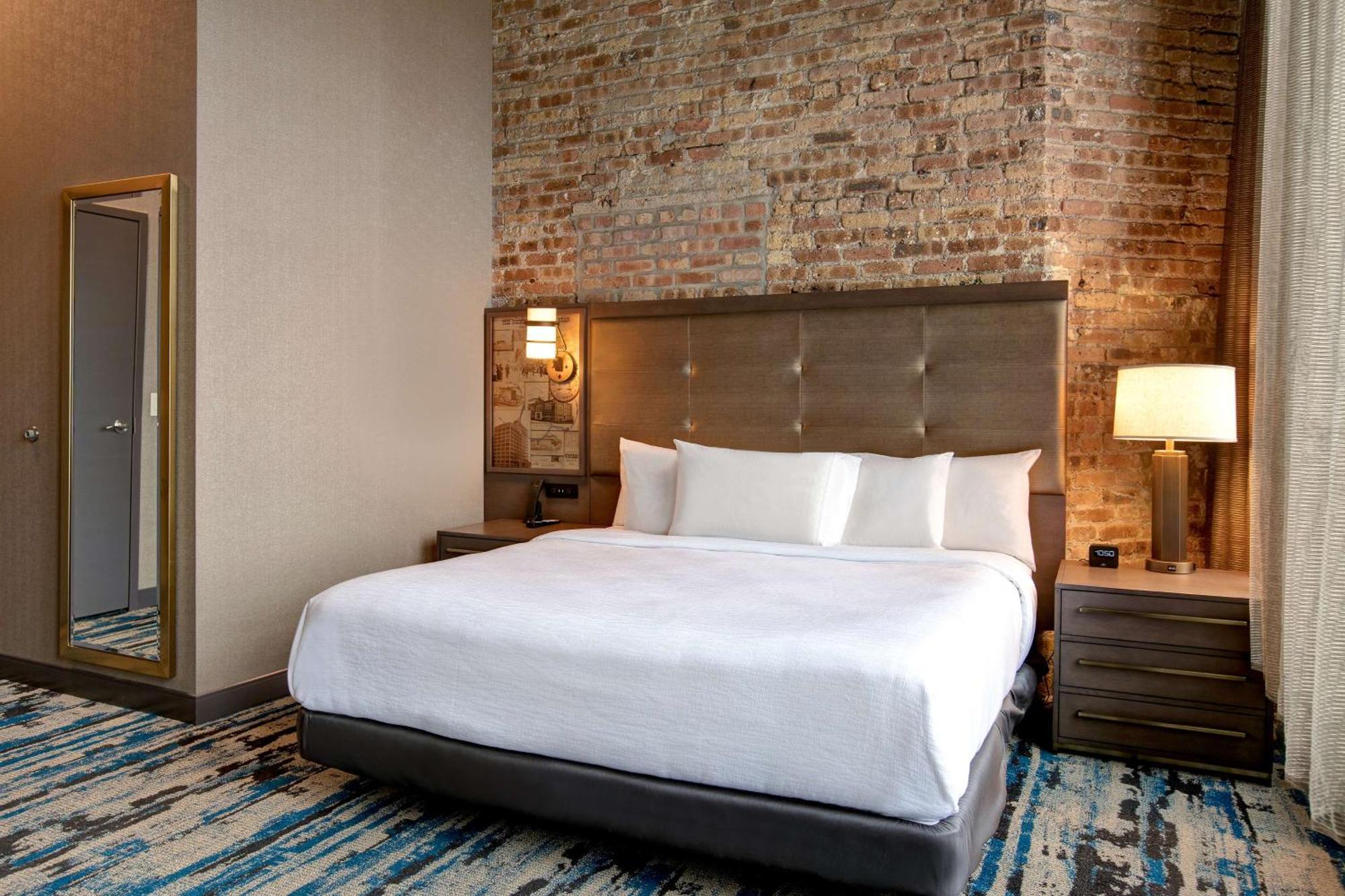 Embassy Suites By Hilton Rockford Riverfront Eksteriør bilde